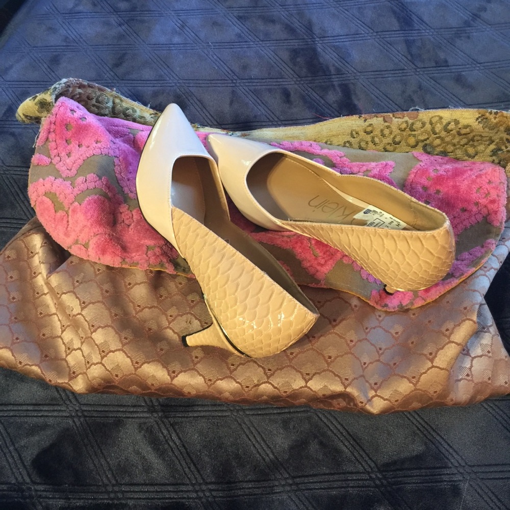 📸Calvin Klein Nude Snake/Fish Scale Heels👠Sz 5.5